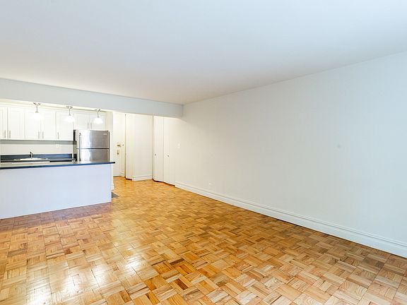 3rd image of 310 W 47th St APT 3E