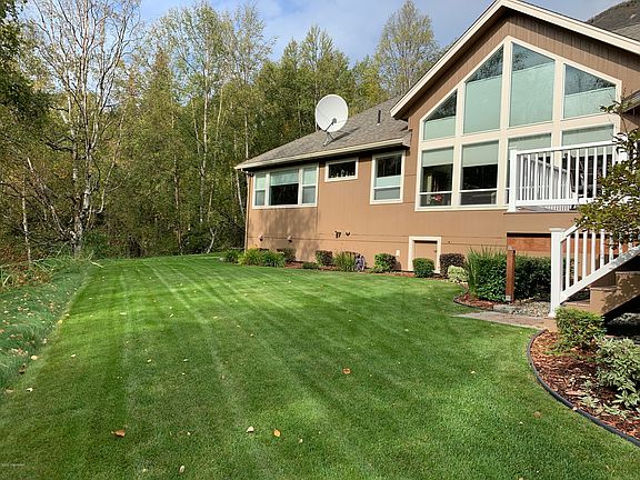 5th image of 10050 Stewart Dr