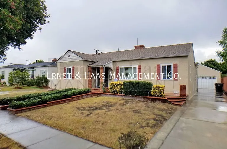 4224 Maury Ave — Photo 1
