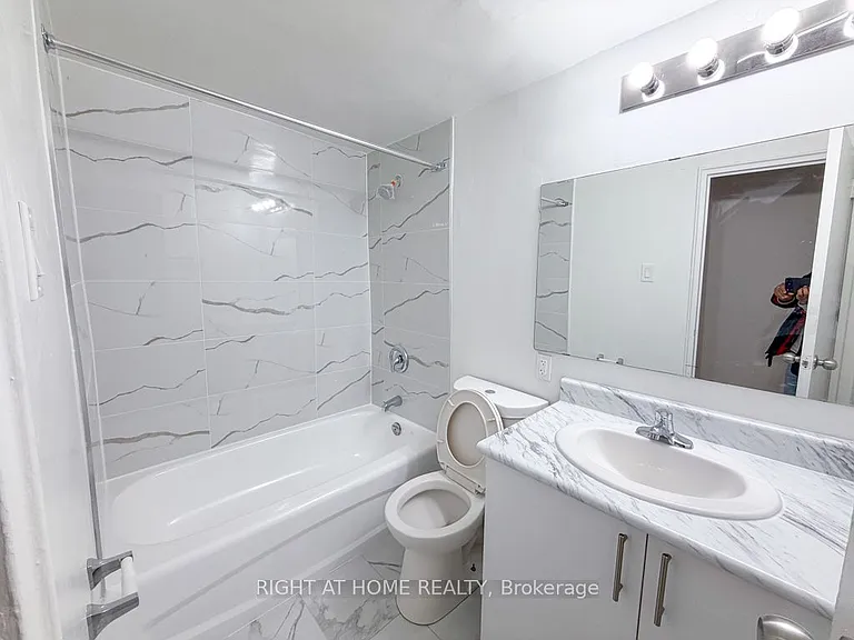 1440 Lawrence Ave W #510 — Photo 6
