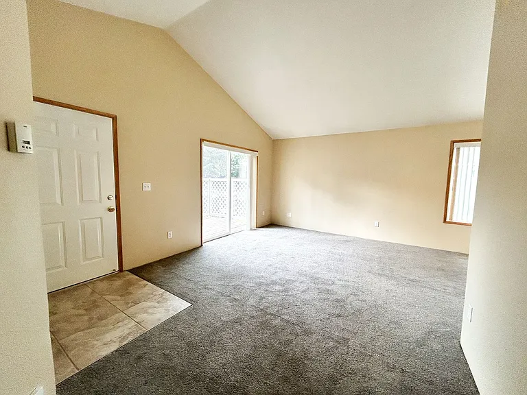 5743-5745 Glenridge Way #5747 — Photo 4