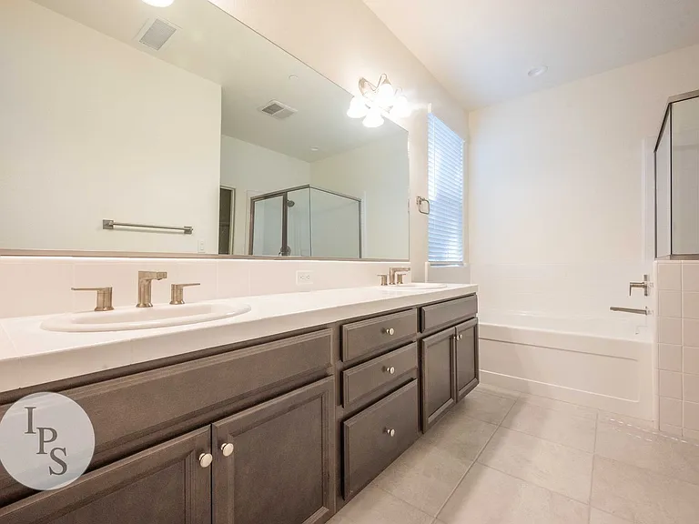 1457 Las Rosas Ave — Photo 22