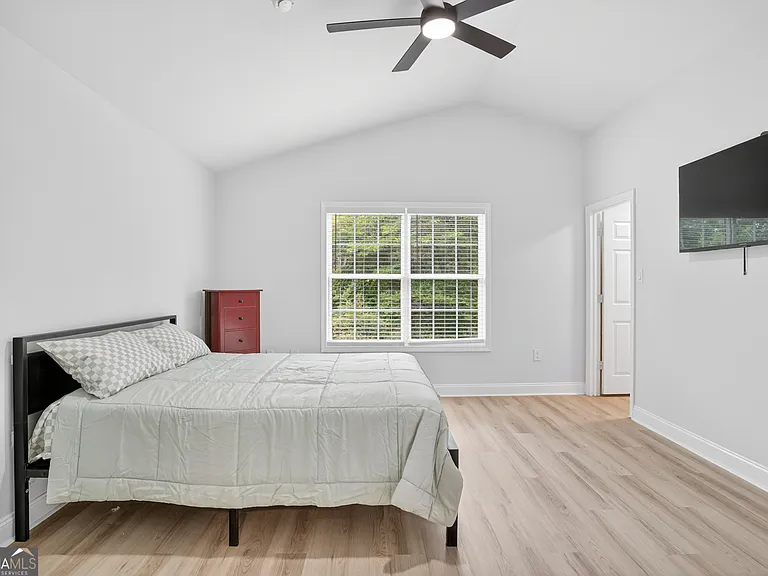 312 Louise Ln #B — Photo 12