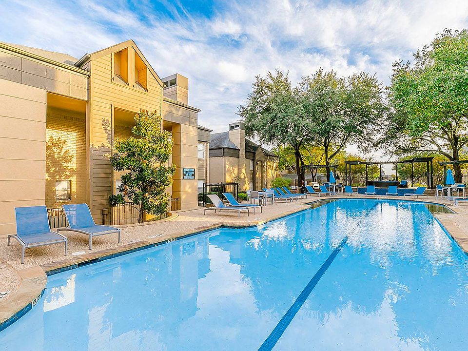 Shimmering Swimming Pool
