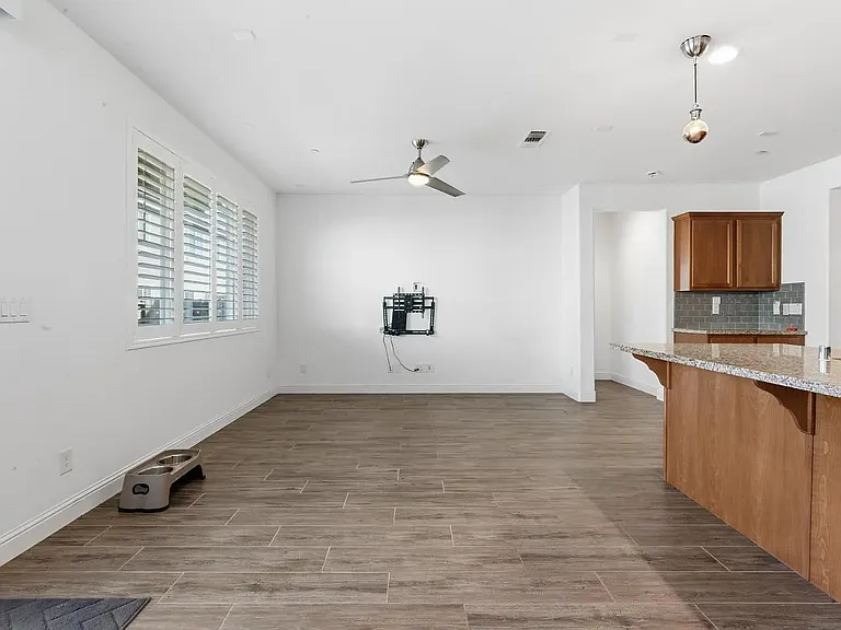 355 Marigold Dr — Photo 10