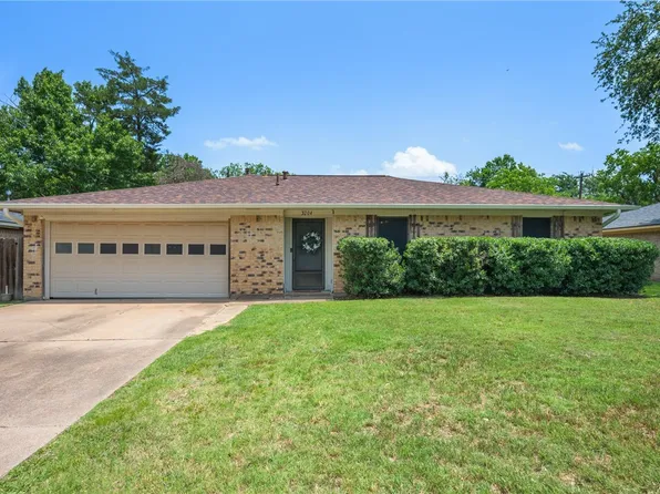 3204 Bonham Dr, Bryan, TX 77803