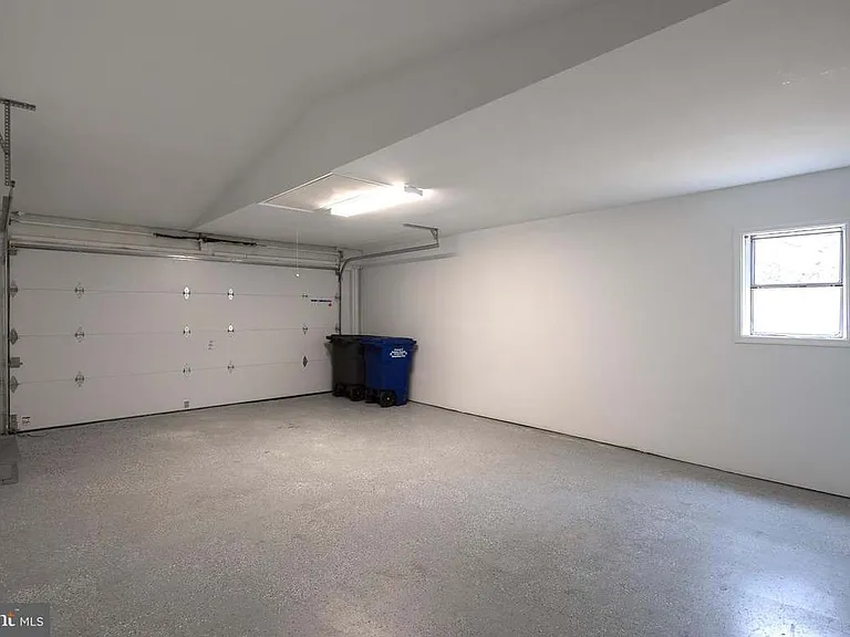 6684 Barrett Rd — Photo 25