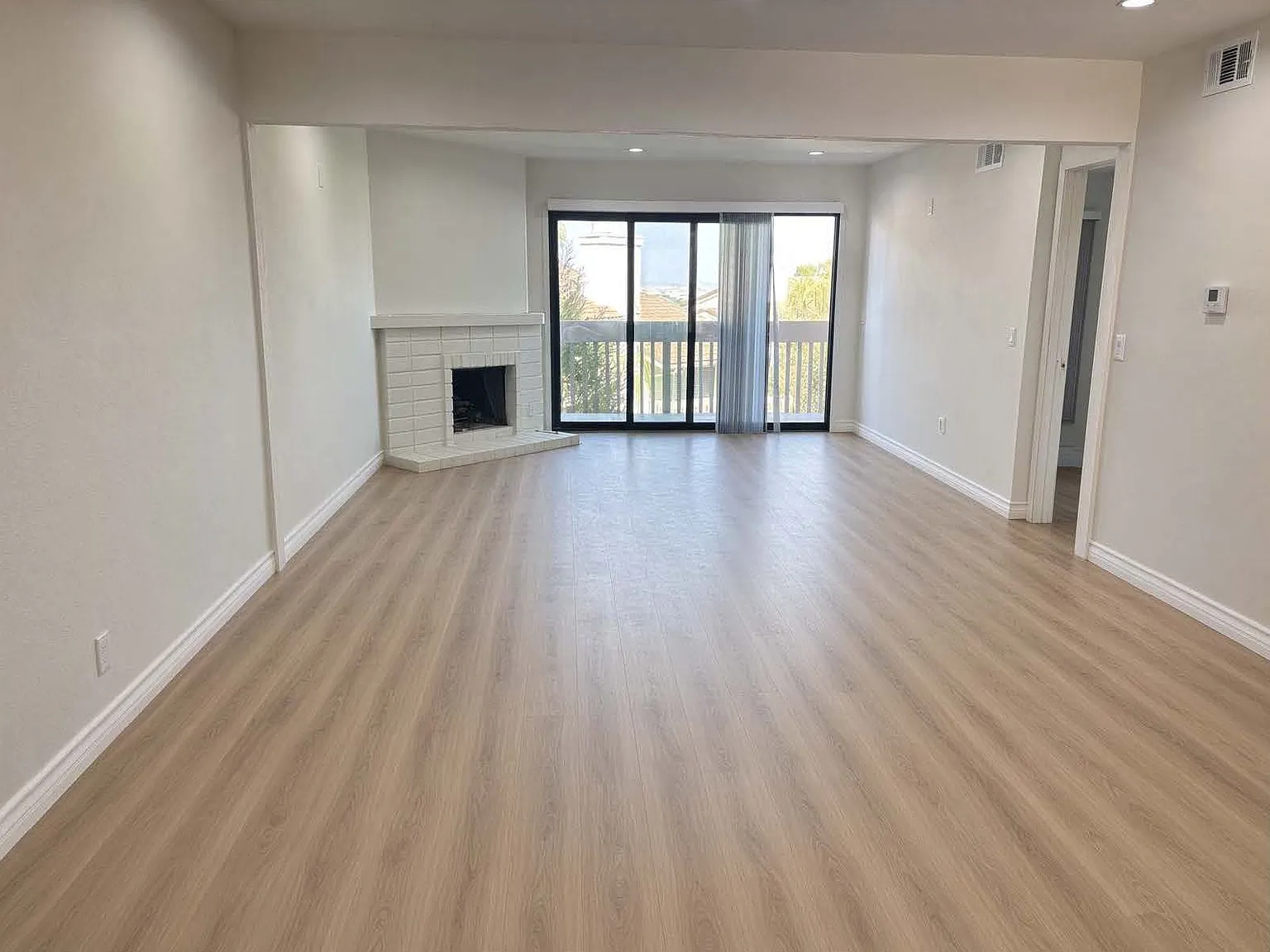 2 bed, 1200 sqft, $3,700 — Photo 3