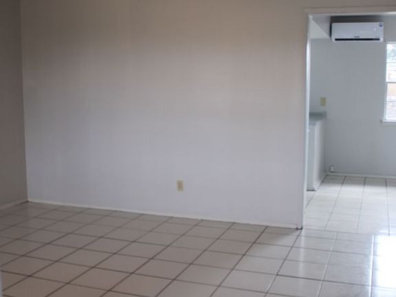 2nd image of 3518 Glasgow Rd
