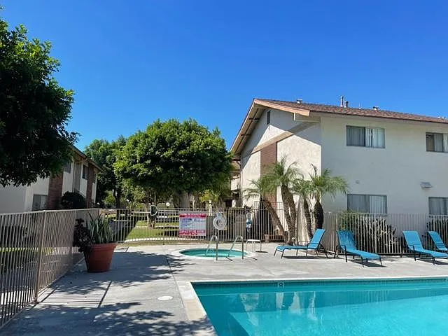 Monterey Apartments — Photo 14