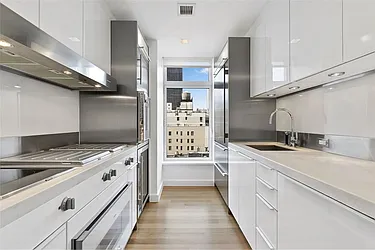 Rented by R New York