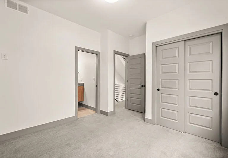 1573 N King St — Photo 13