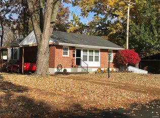 305 Maple Dr, Florissant, MO 63031