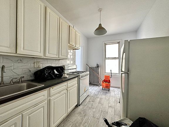 5th image of 789 Elsmere Pl #1