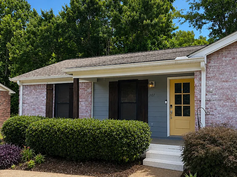 107 Nimitz Cir — Photo 1