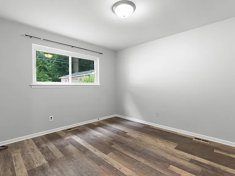1333 Moulin Ave — Photo 10