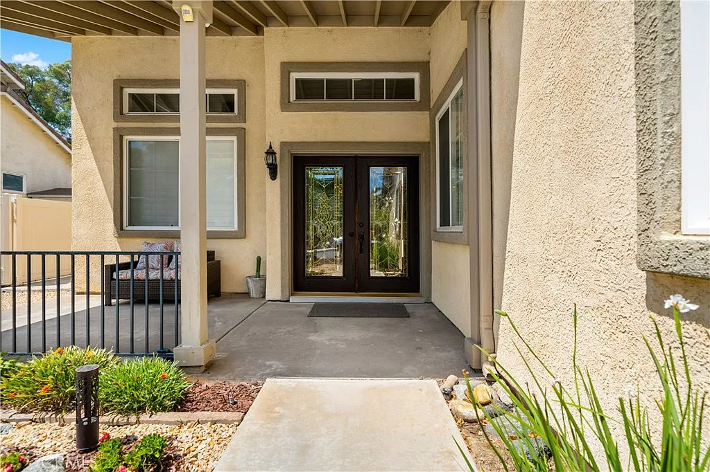5 bed, 2499 sqft, $3,900 — Photo 3