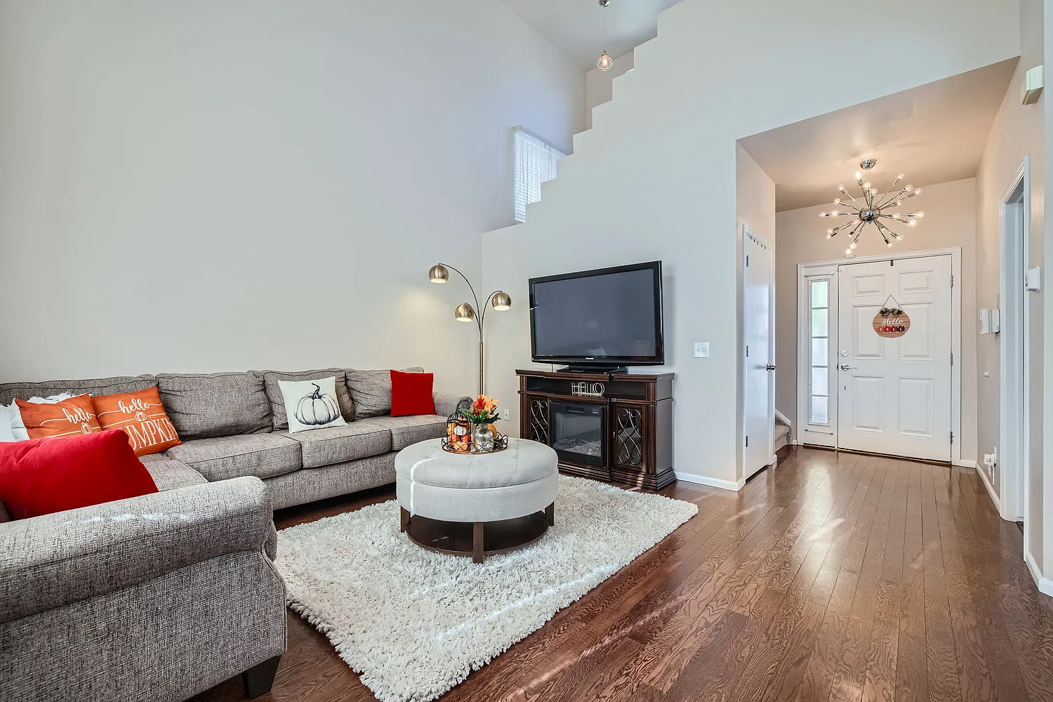 3 bed, 2.5 bath, 1439 sqft, $2,350 — Photo 2