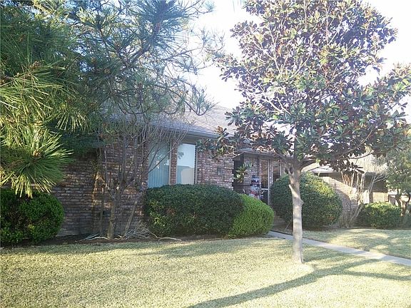 2nd image of 3813 Camino Dr