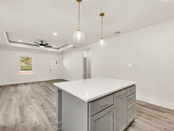 3rd image of 207 Lock Ln