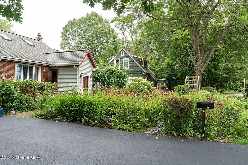 3rd image of 5 Sawyer Place