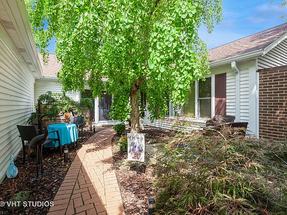 3rd image of 928 Dartmouth Dr