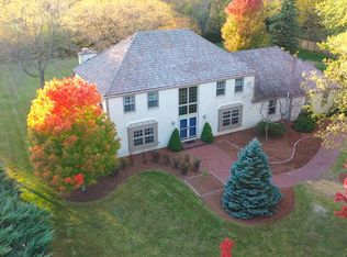 11107 N Wyngate Trce, Mequon, WI 53092