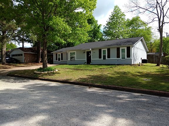 3rd image of 921 Shumard Oak St