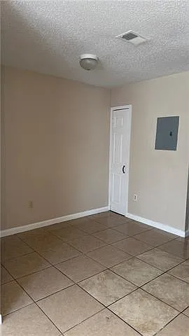 2 bed, 1.0 bath, 982 sqft, $1,400 — Photo 3