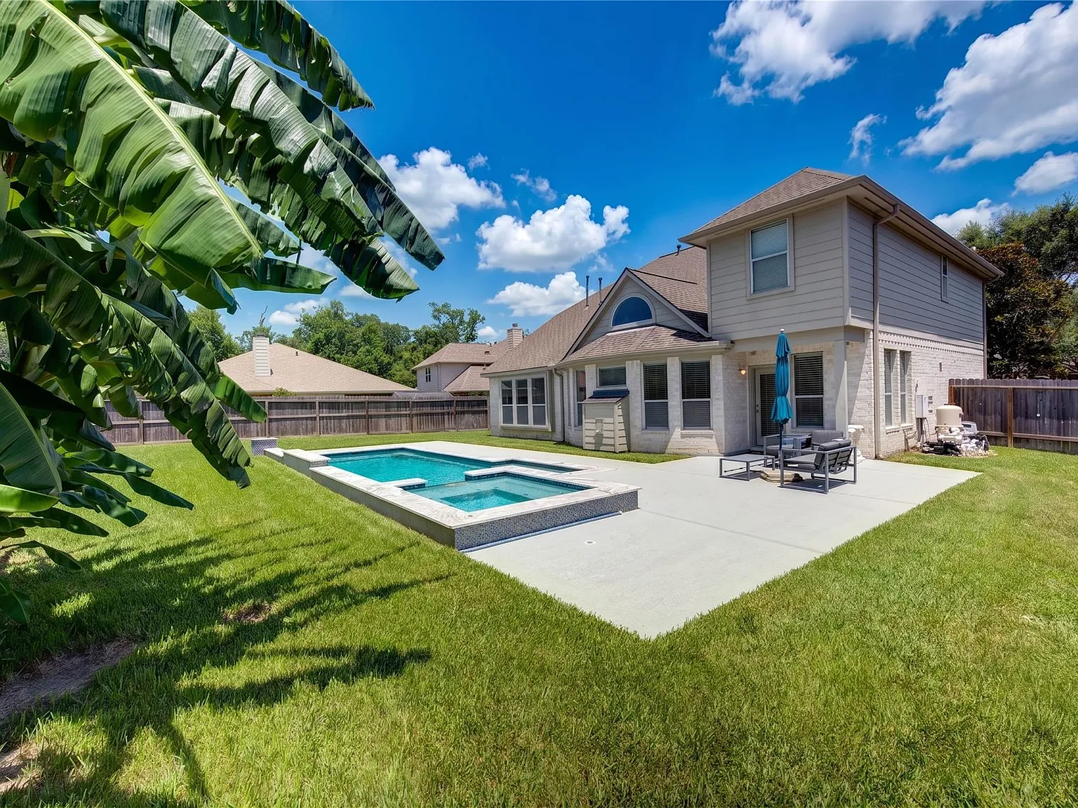 4 bed, 3.5 bath, 2752 sqft, $2,800 — Photo 1