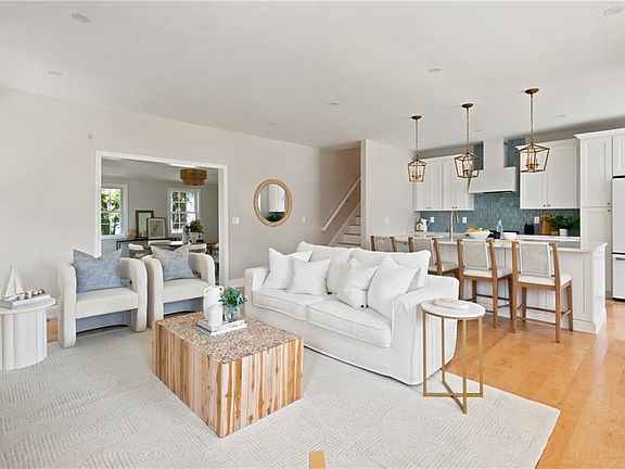 5th image of 11 Juniper St
