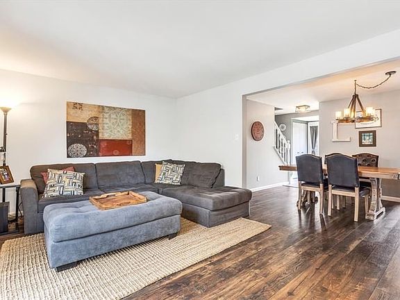 3rd image of 129 Parkwood Dr