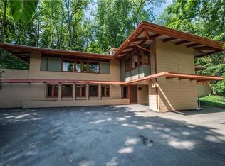 183 Gilkeson Rd, Mt Lebanon, PA 15228