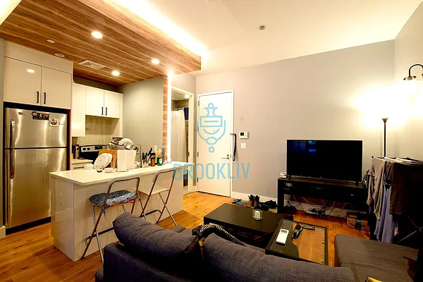 Rented by null | media 8