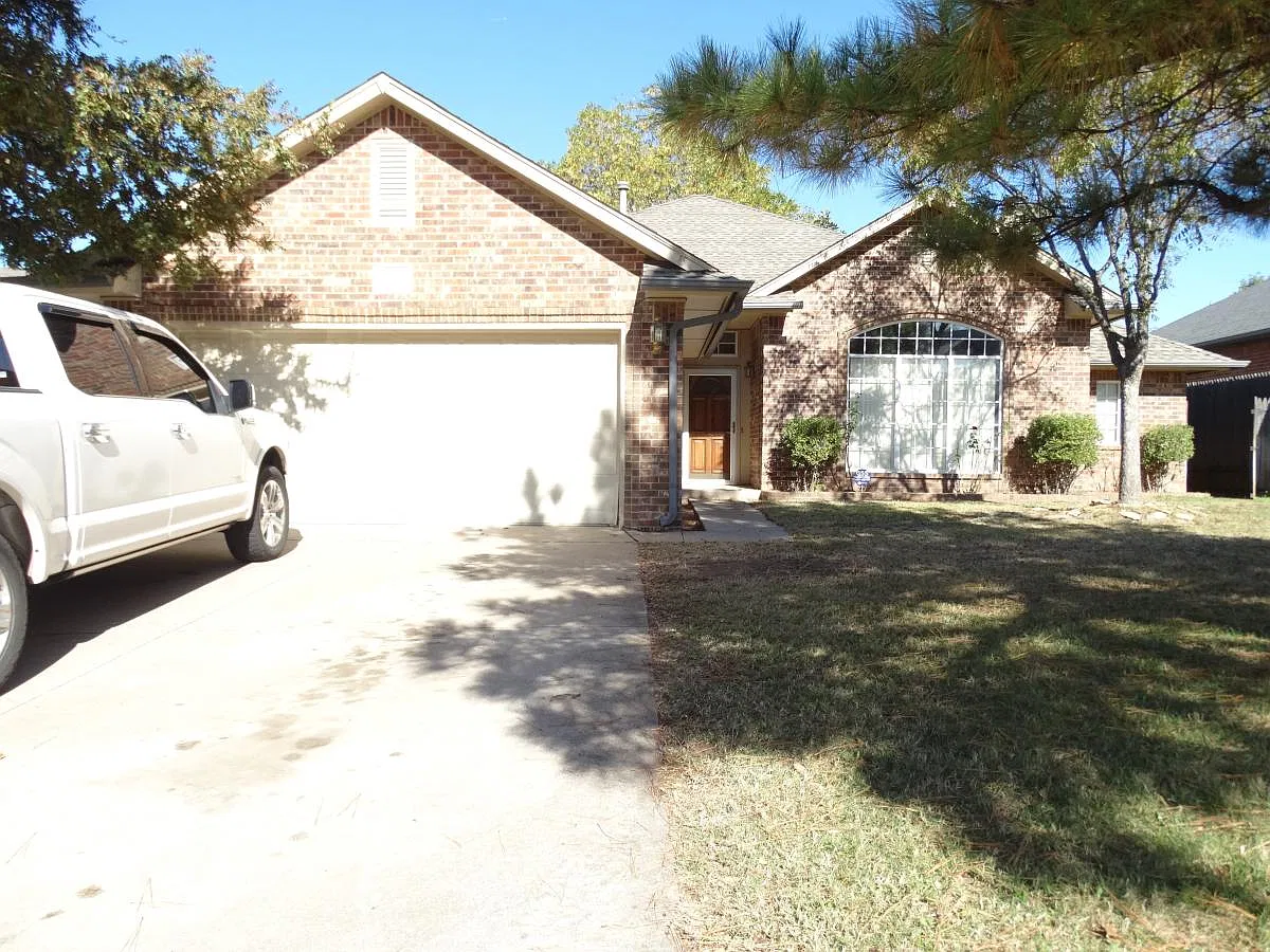 4 bed, 1861 sqft, $1,800 — Photo 1