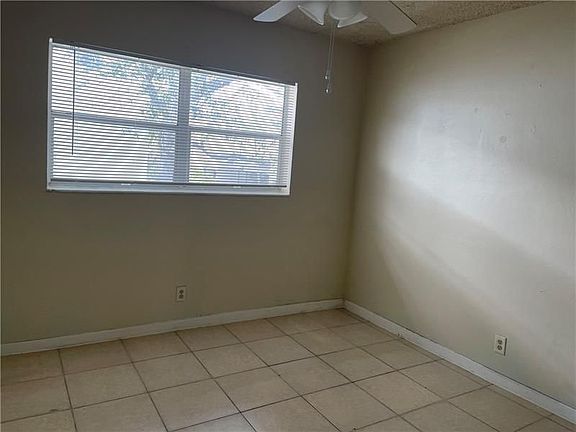4th image of 701 Pine Dr APT 206
