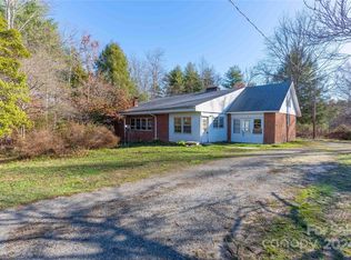 214 Laycock Rd, Hendersonville, NC 28792