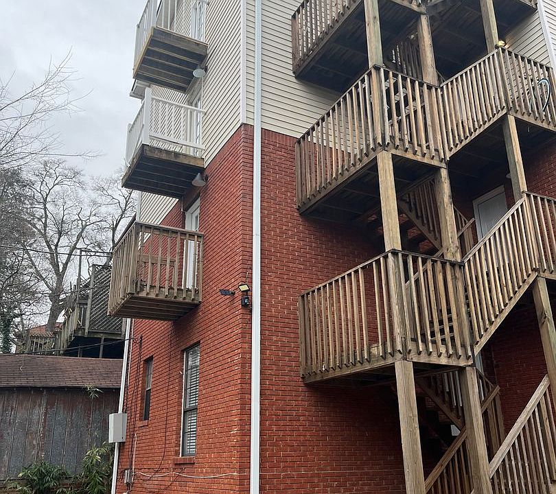 2nd image of 2721 Hanover Cir #1