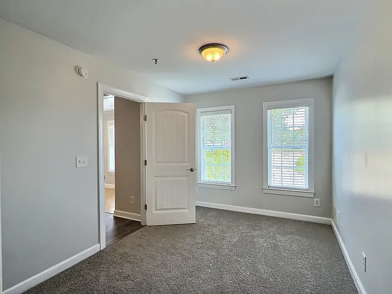 144 N Hines St — Photo 31