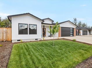 369 Arrowhead Trl, Eagle Point, OR 97524