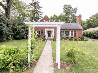 1401 Far Hills Ave, Oakwood, OH 45419