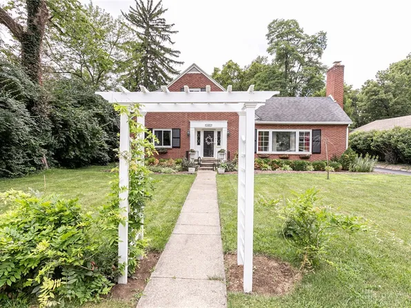 1401 Far Hills Ave, Oakwood, OH 45419