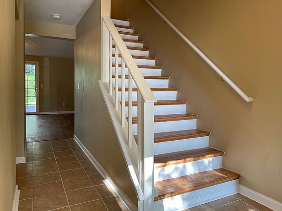 2nd image of 7436 Coachlight Ln