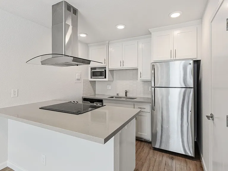 2522 T St #5 — Photo 10