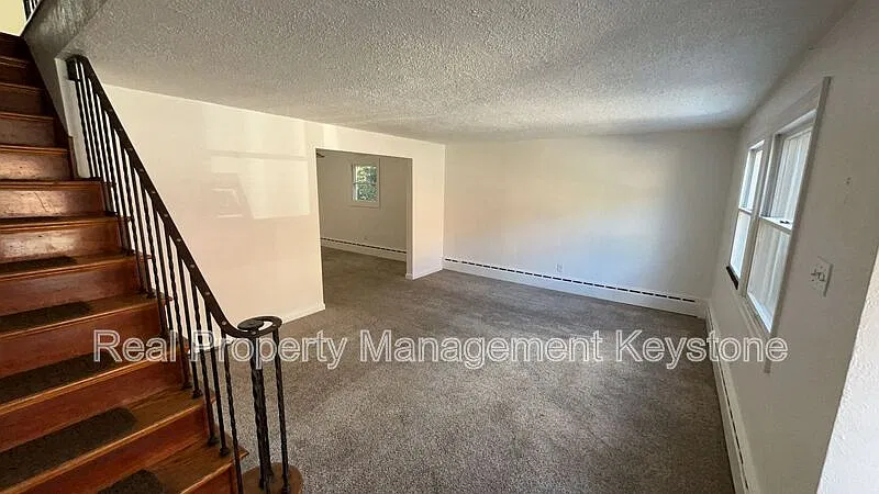 3 bed, 1.0 bath, 1530 sqft, $1,650 — Photo 4