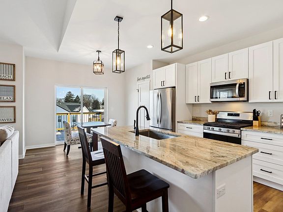 3rd image of 403 Luann Kay Ln