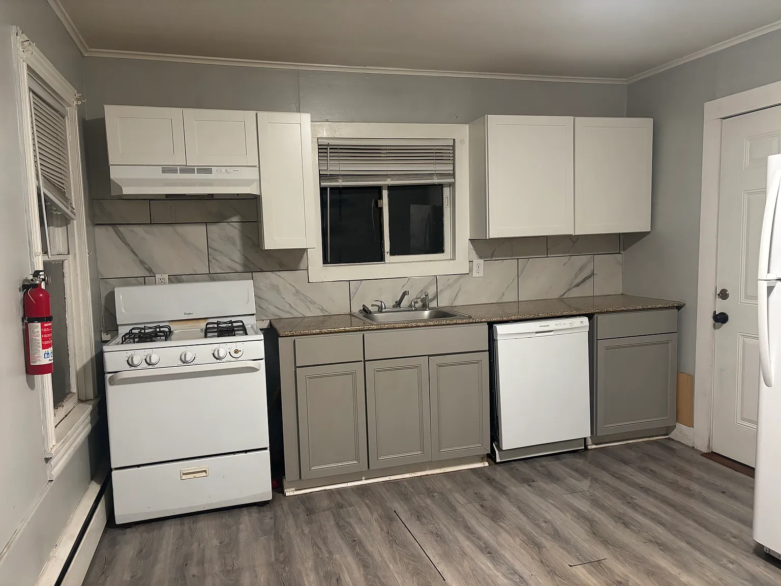 1 bed, 1100 sqft, $1,390 — Photo 2