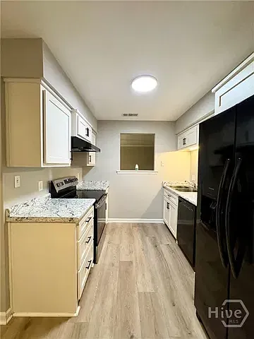 3 bed, 1150 sqft, $1,895 — Photo 4