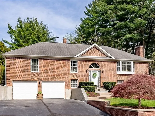 11 Fawn Ln, Westfield, MA 01085