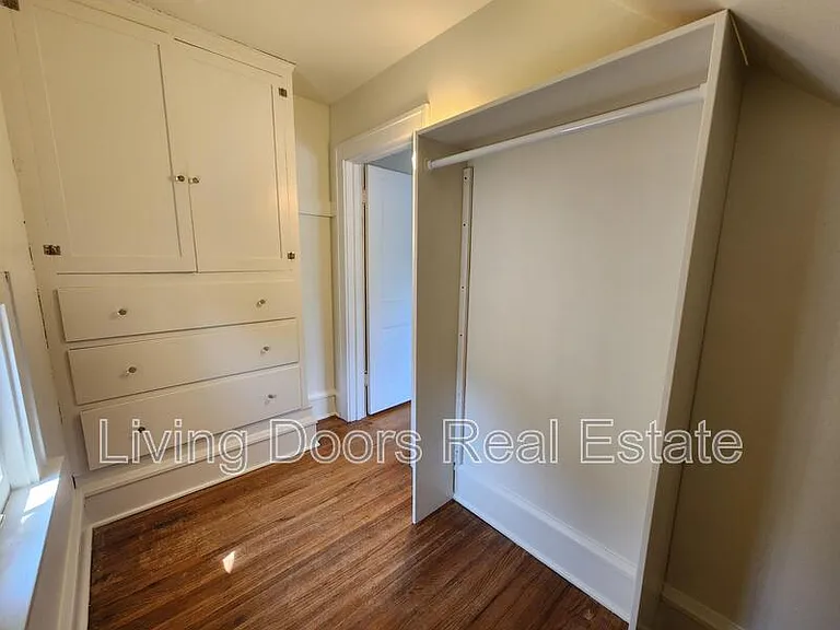 2300 Sewell St — Photo 14